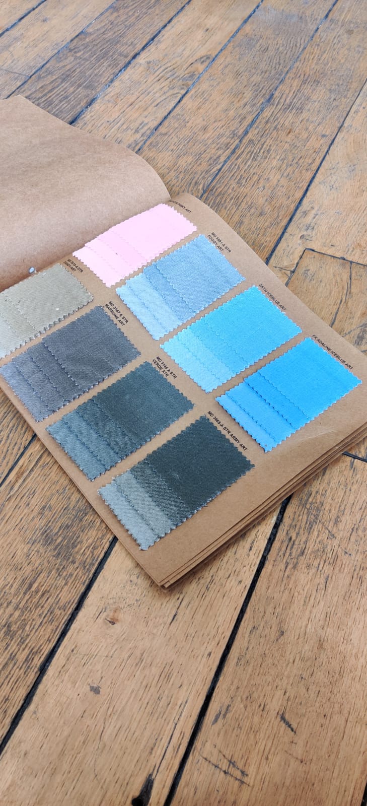 Nuancier de tissus workwear : coloris army, verde et marron